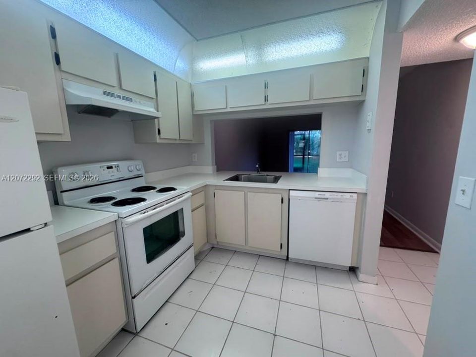 В аренду: $2,100 (2 спален, 2 ванн, 914 Квадратных фут)