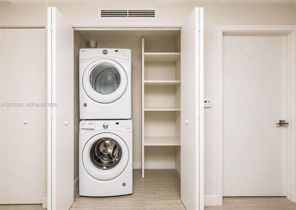 For Rent: $4,200 (1 beds, 2 baths, 979 Square Feet)