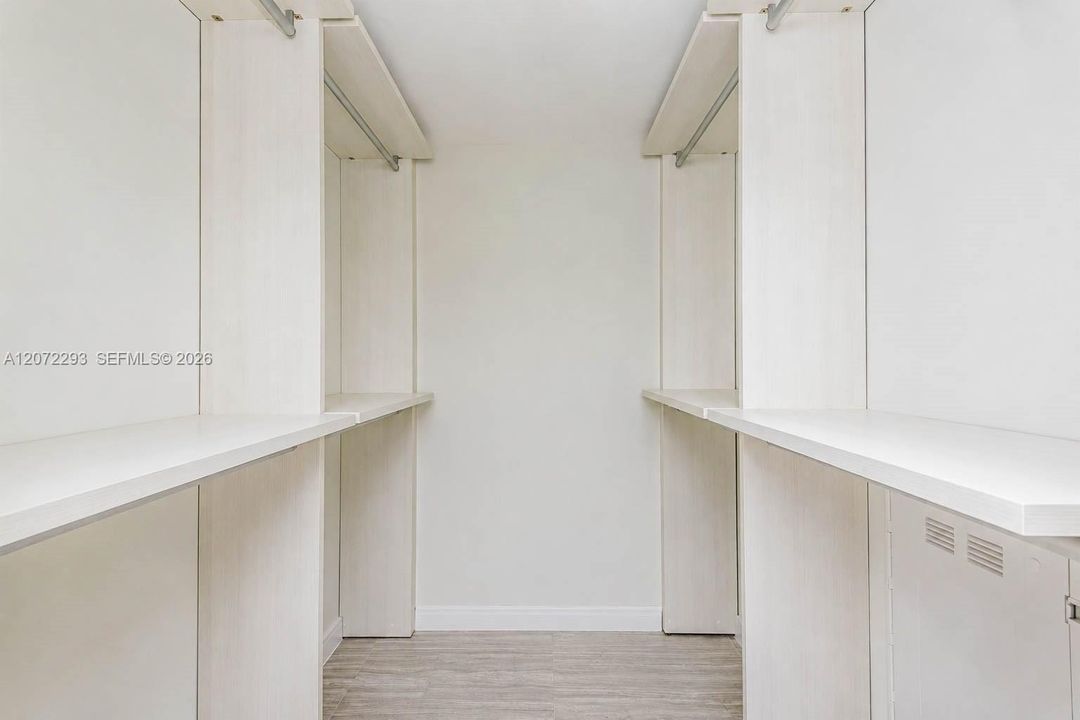 For Rent: $4,200 (1 beds, 2 baths, 979 Square Feet)