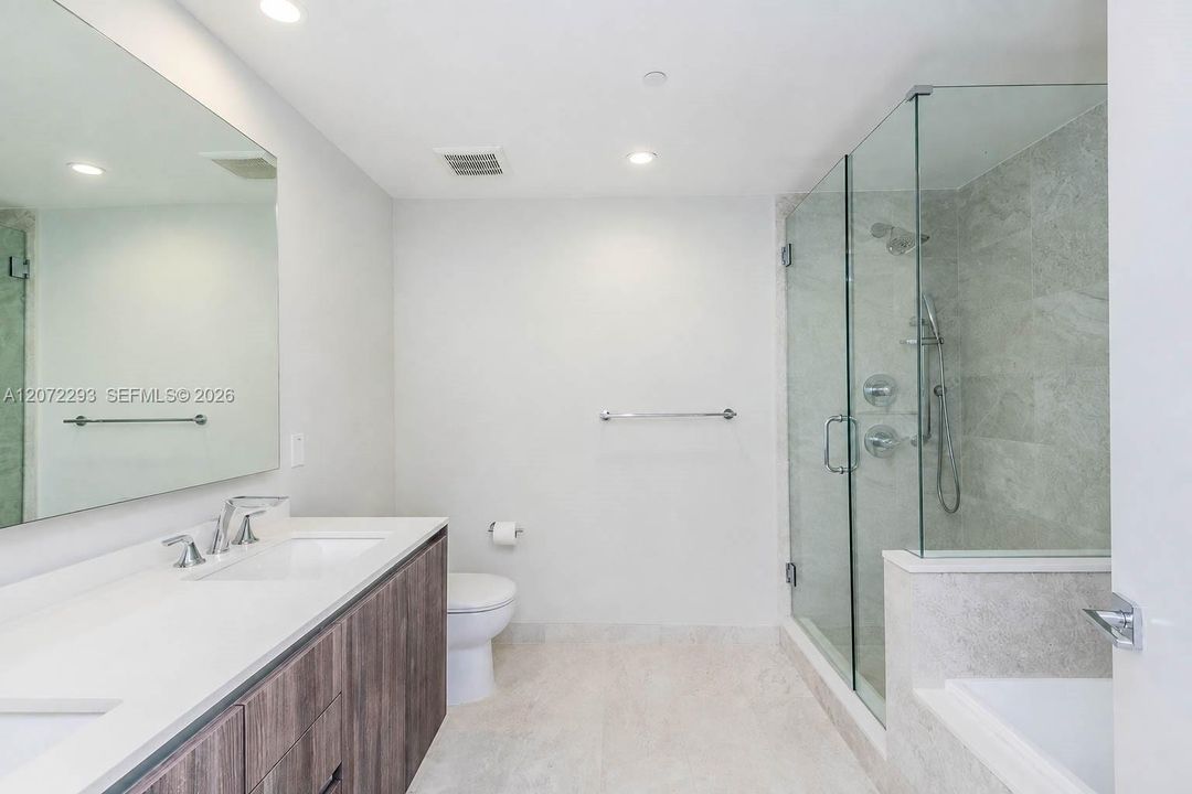 For Rent: $4,200 (1 beds, 2 baths, 979 Square Feet)