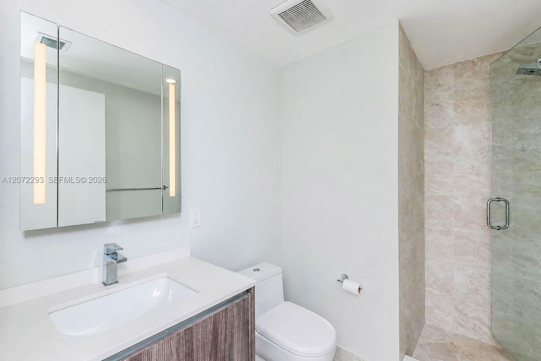 For Rent: $4,200 (1 beds, 2 baths, 979 Square Feet)
