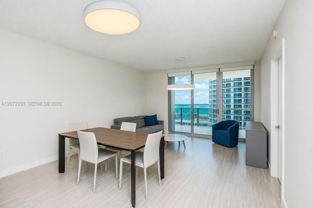 For Rent: $4,200 (1 beds, 2 baths, 979 Square Feet)