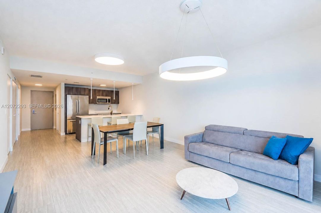 For Rent: $4,200 (1 beds, 2 baths, 979 Square Feet)