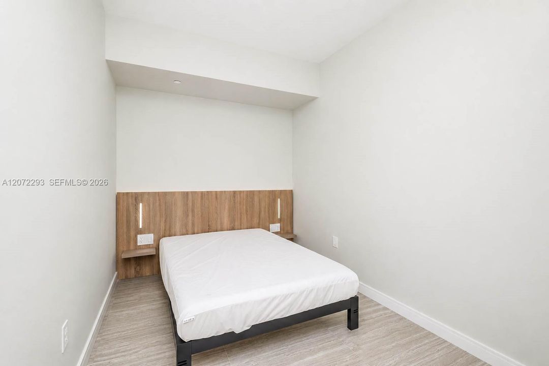 For Rent: $4,200 (1 beds, 2 baths, 979 Square Feet)