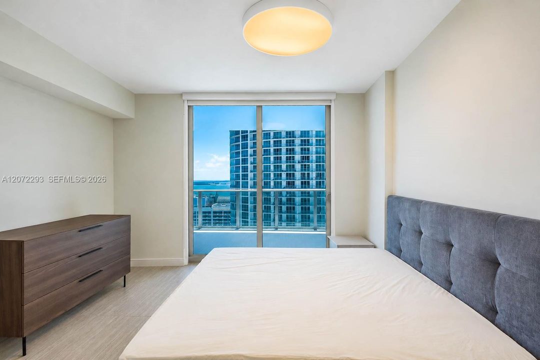 For Rent: $4,200 (1 beds, 2 baths, 979 Square Feet)