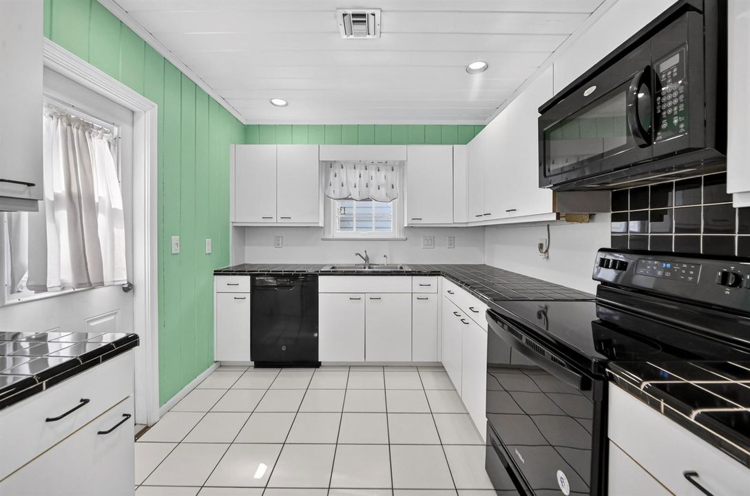 25 Kitchen 01