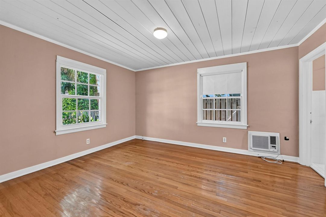 11 Bedroom 01