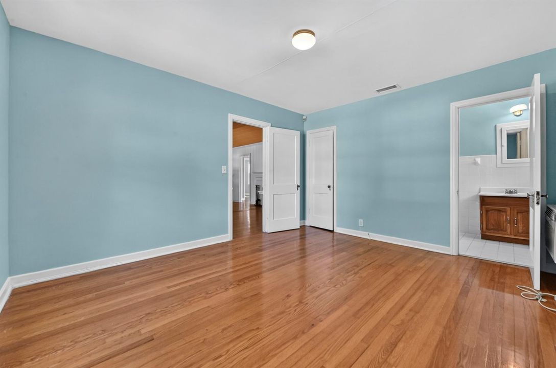 19 Bedroom 02