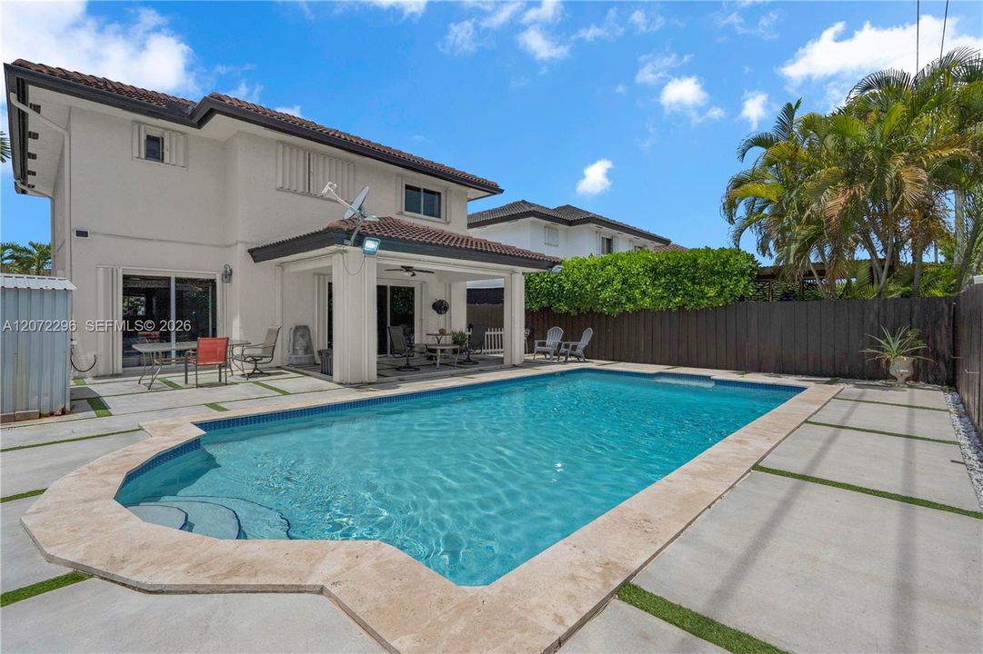 For Sale: $700,000 (4 beds, 2 baths, 1828 Square Feet)