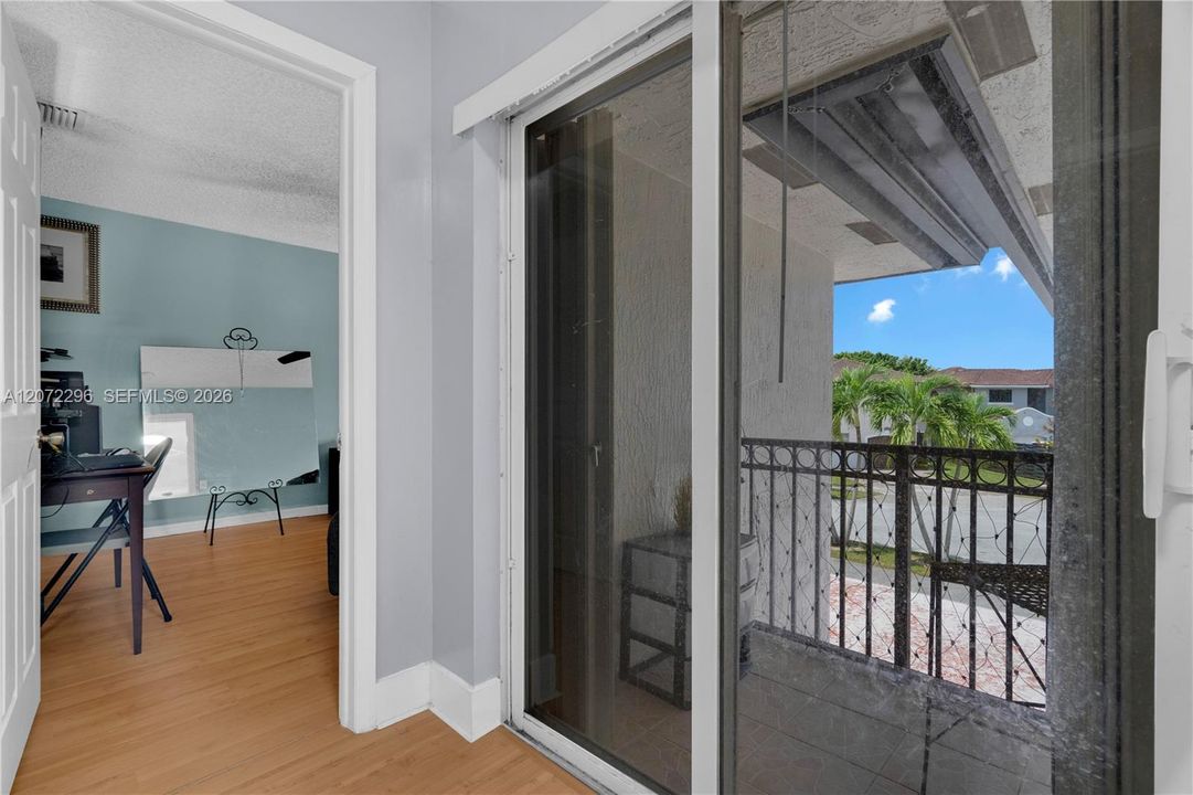 For Sale: $700,000 (4 beds, 2 baths, 1828 Square Feet)
