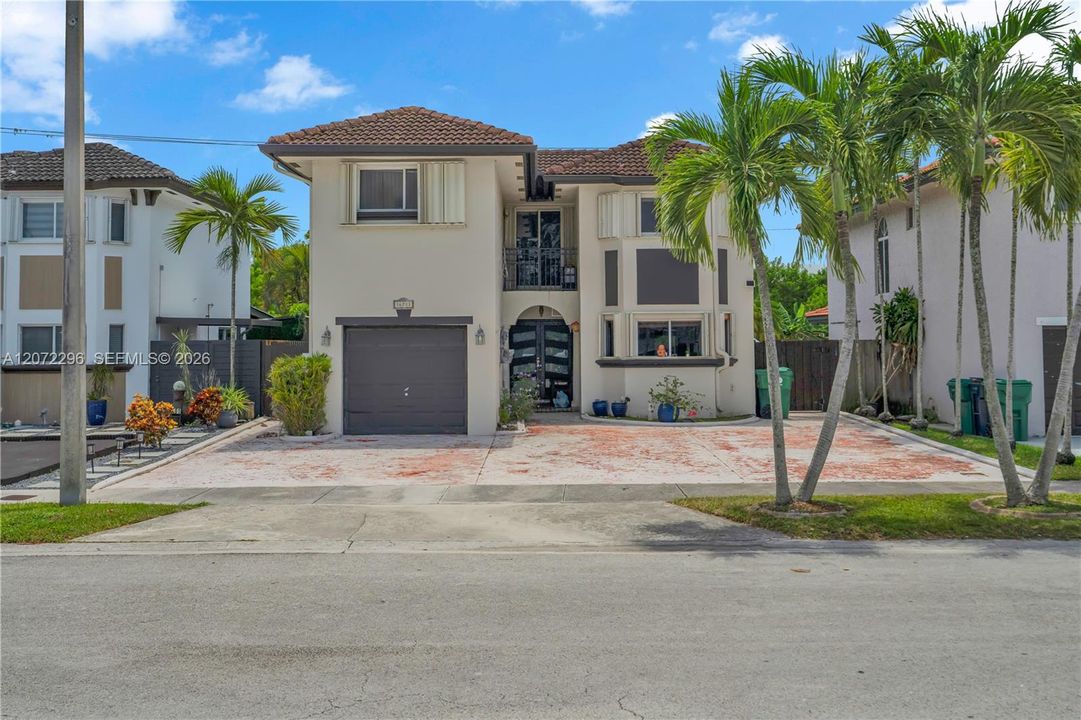For Sale: $700,000 (4 beds, 2 baths, 1828 Square Feet)