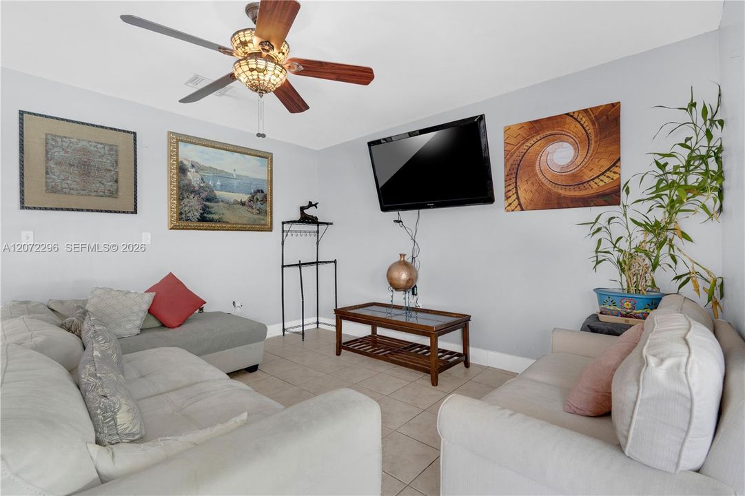 For Sale: $700,000 (4 beds, 2 baths, 1828 Square Feet)