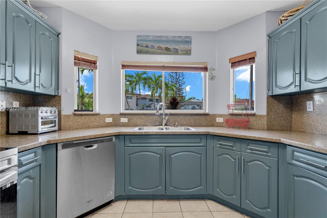 For Sale: $700,000 (4 beds, 2 baths, 1828 Square Feet)