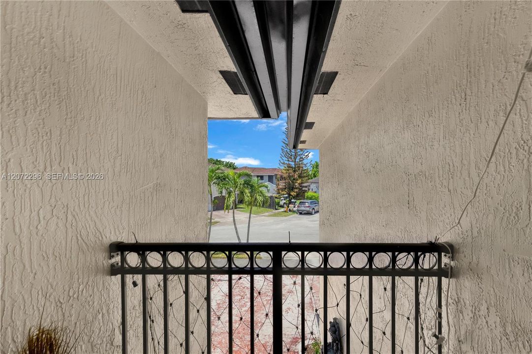 For Sale: $700,000 (4 beds, 2 baths, 1828 Square Feet)