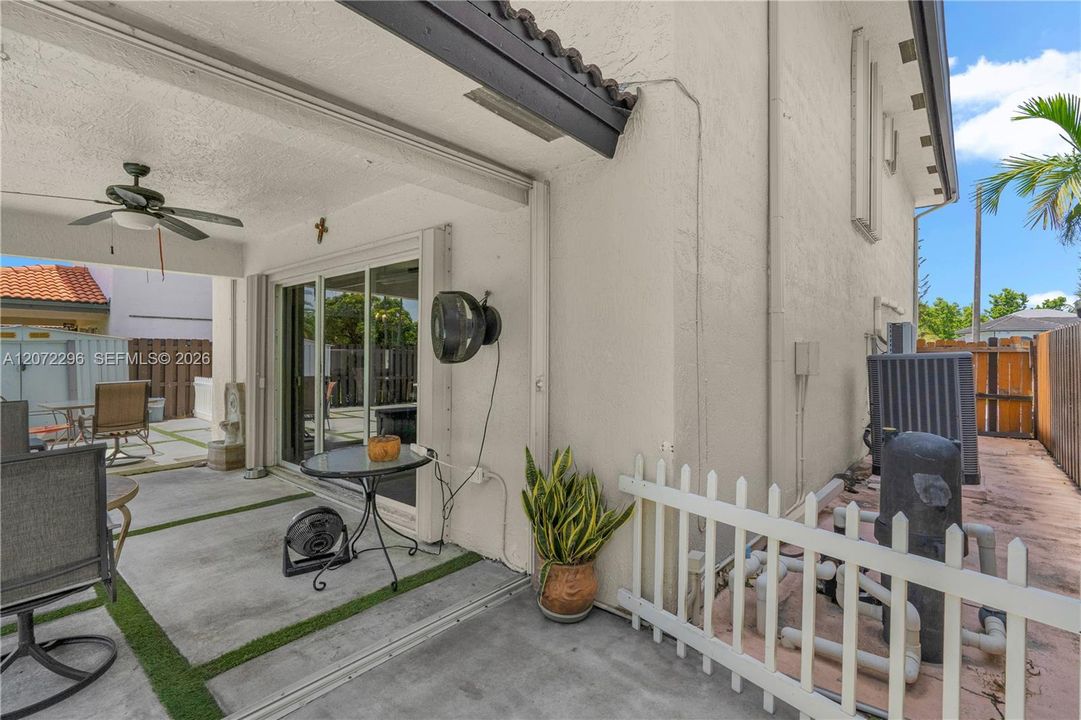For Sale: $700,000 (4 beds, 2 baths, 1828 Square Feet)