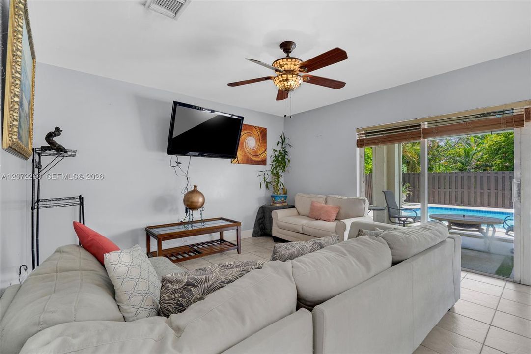 For Sale: $700,000 (4 beds, 2 baths, 1828 Square Feet)