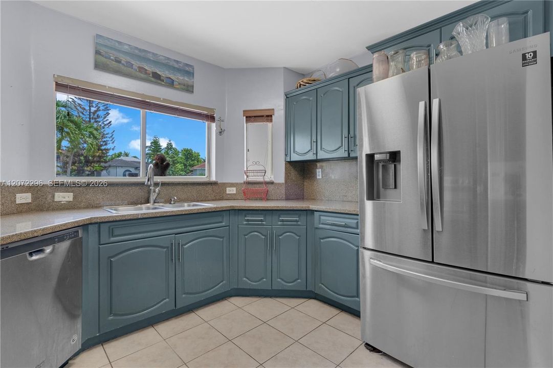 For Sale: $700,000 (4 beds, 2 baths, 1828 Square Feet)
