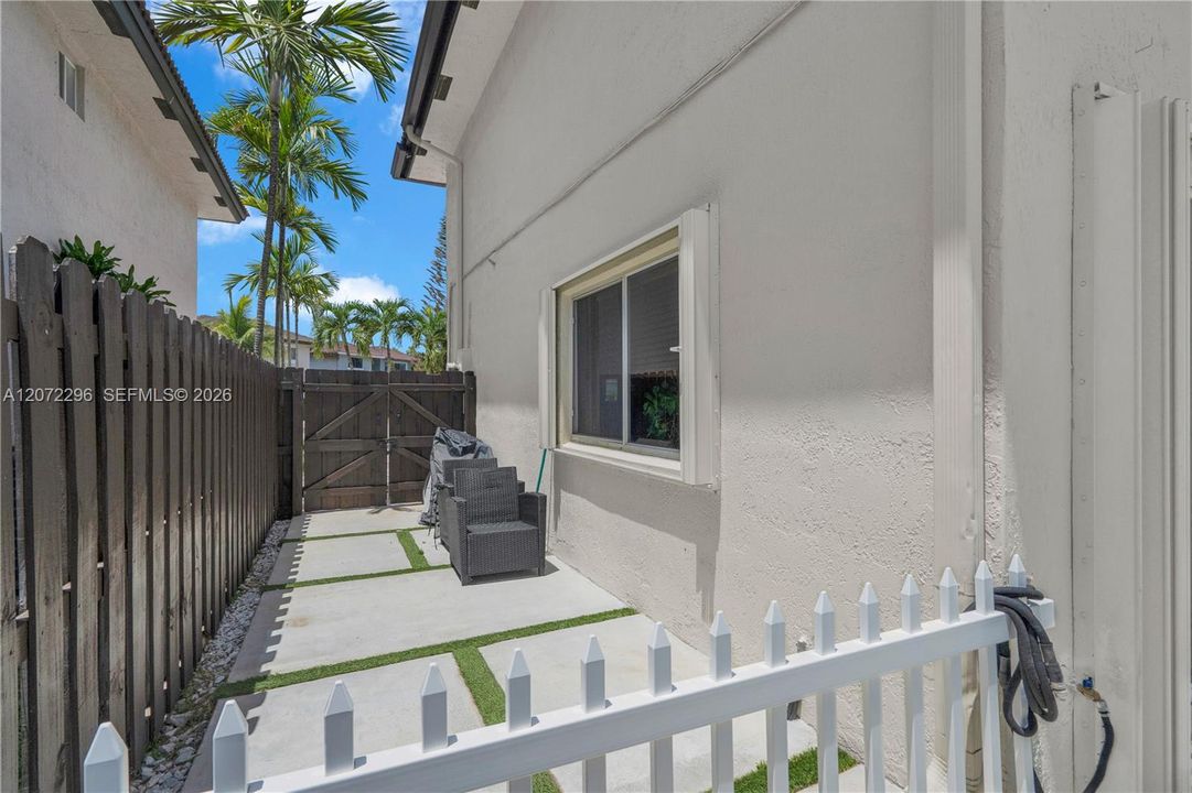 For Sale: $700,000 (4 beds, 2 baths, 1828 Square Feet)