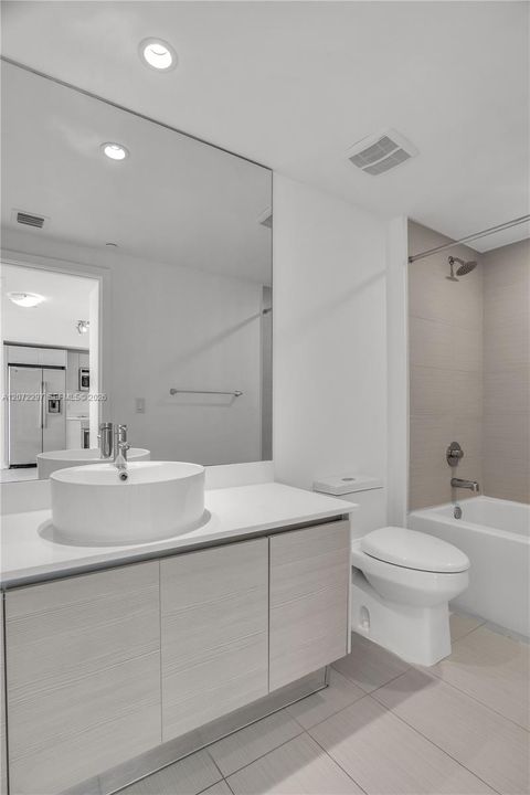 В аренду: $2,800 (1 спален, 1 ванн, 648 Квадратных фут)
