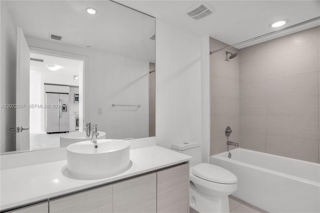 В аренду: $2,800 (1 спален, 1 ванн, 648 Квадратных фут)