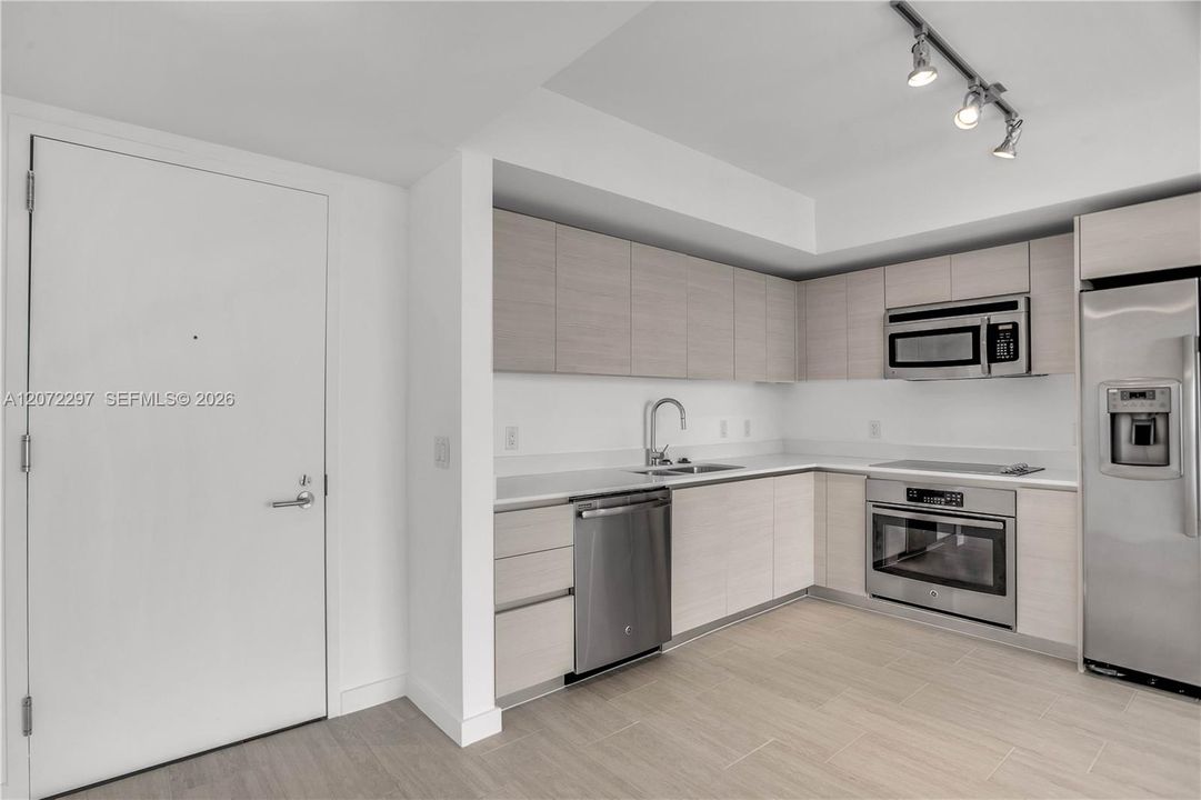 В аренду: $2,800 (1 спален, 1 ванн, 648 Квадратных фут)