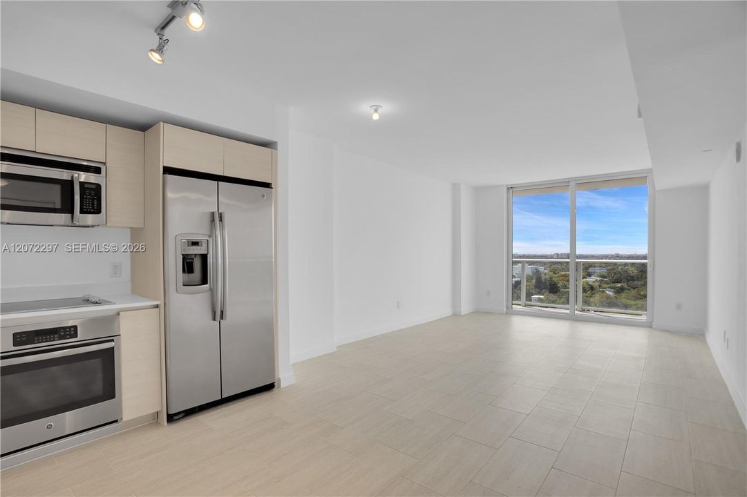 В аренду: $2,800 (1 спален, 1 ванн, 648 Квадратных фут)
