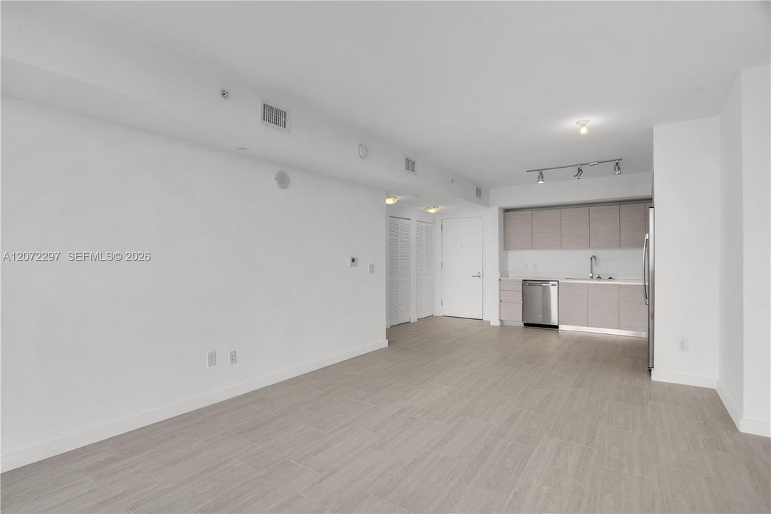 В аренду: $2,800 (1 спален, 1 ванн, 648 Квадратных фут)