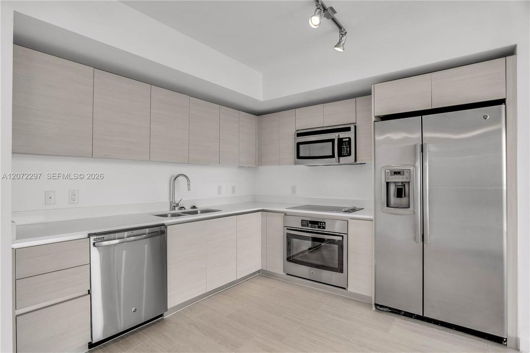 В аренду: $2,800 (1 спален, 1 ванн, 648 Квадратных фут)
