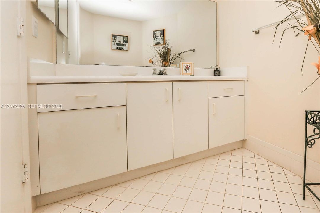 For Rent: $1,500 (1 beds, 1 baths, 1223 Square Feet)