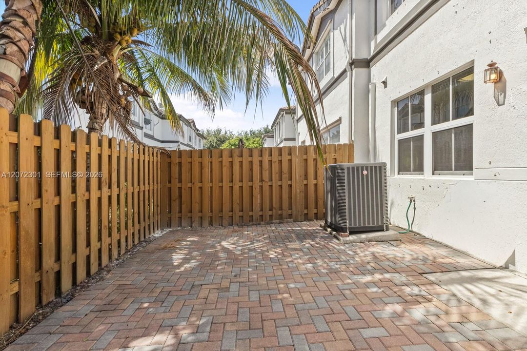 For Sale: $638,000 (4 beds, 2 baths, 1894 Square Feet)