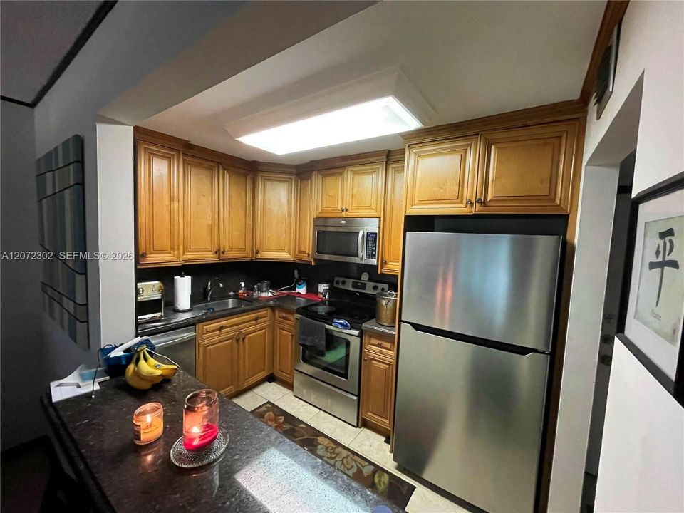 For Sale: $69,000 (1 beds, 1 baths, 833 Square Feet)