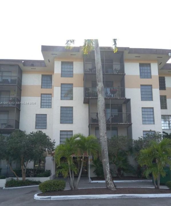 For Sale: $69,000 (1 beds, 1 baths, 833 Square Feet)