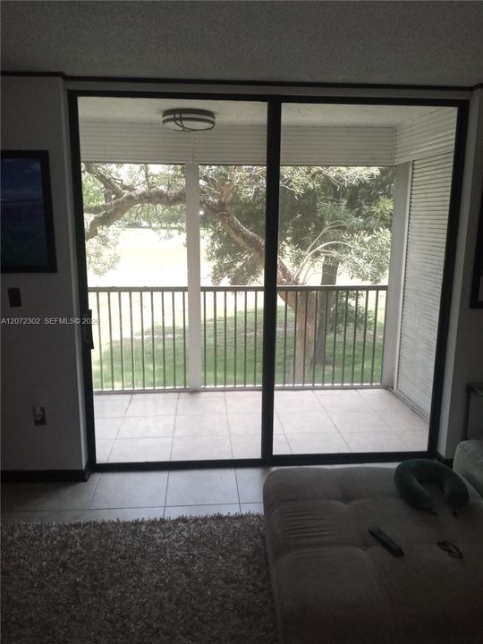 For Sale: $69,000 (1 beds, 1 baths, 833 Square Feet)