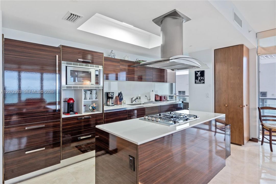 For Sale: $4,100,000 (3 beds, 2 baths, 1837 Square Feet)