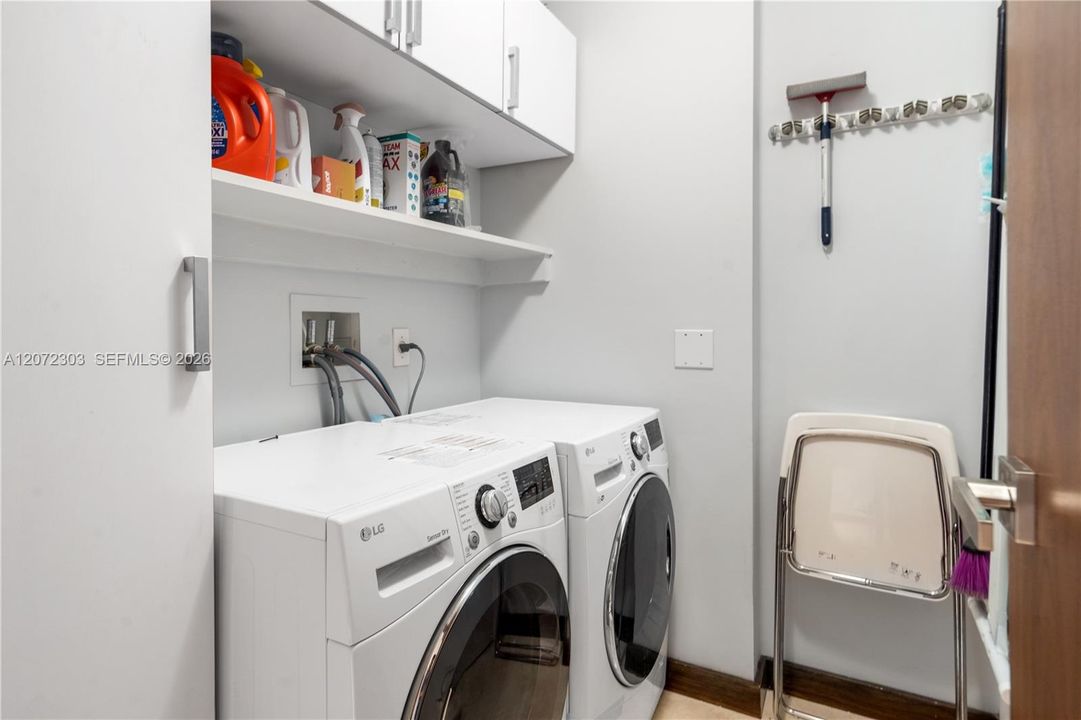 For Sale: $4,100,000 (3 beds, 2 baths, 1837 Square Feet)