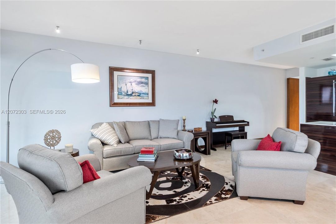For Sale: $4,100,000 (3 beds, 2 baths, 1837 Square Feet)
