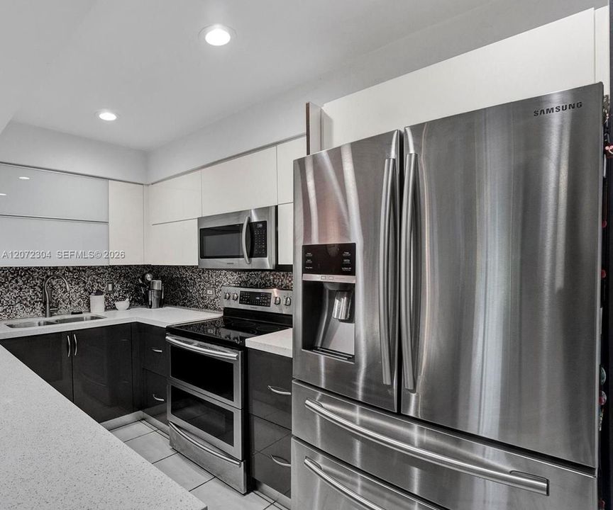 For Sale: $439,000 (3 beds, 3 baths, 2180 Square Feet)
