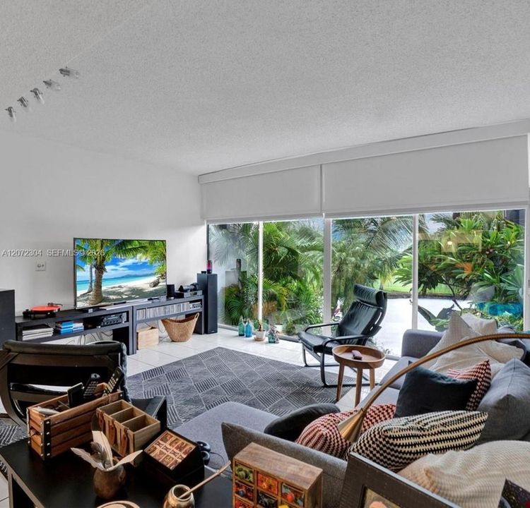 For Sale: $439,000 (3 beds, 3 baths, 2180 Square Feet)