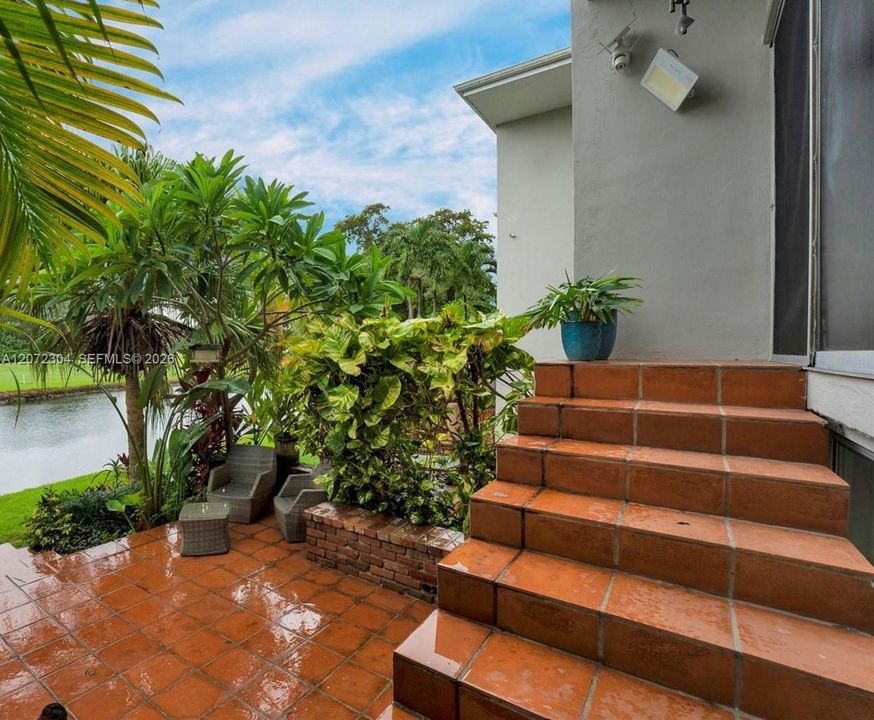 For Sale: $439,000 (3 beds, 3 baths, 2180 Square Feet)