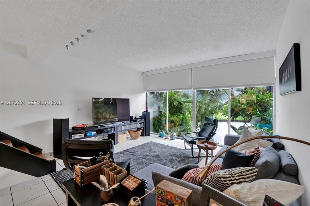 For Sale: $439,000 (3 beds, 3 baths, 2180 Square Feet)