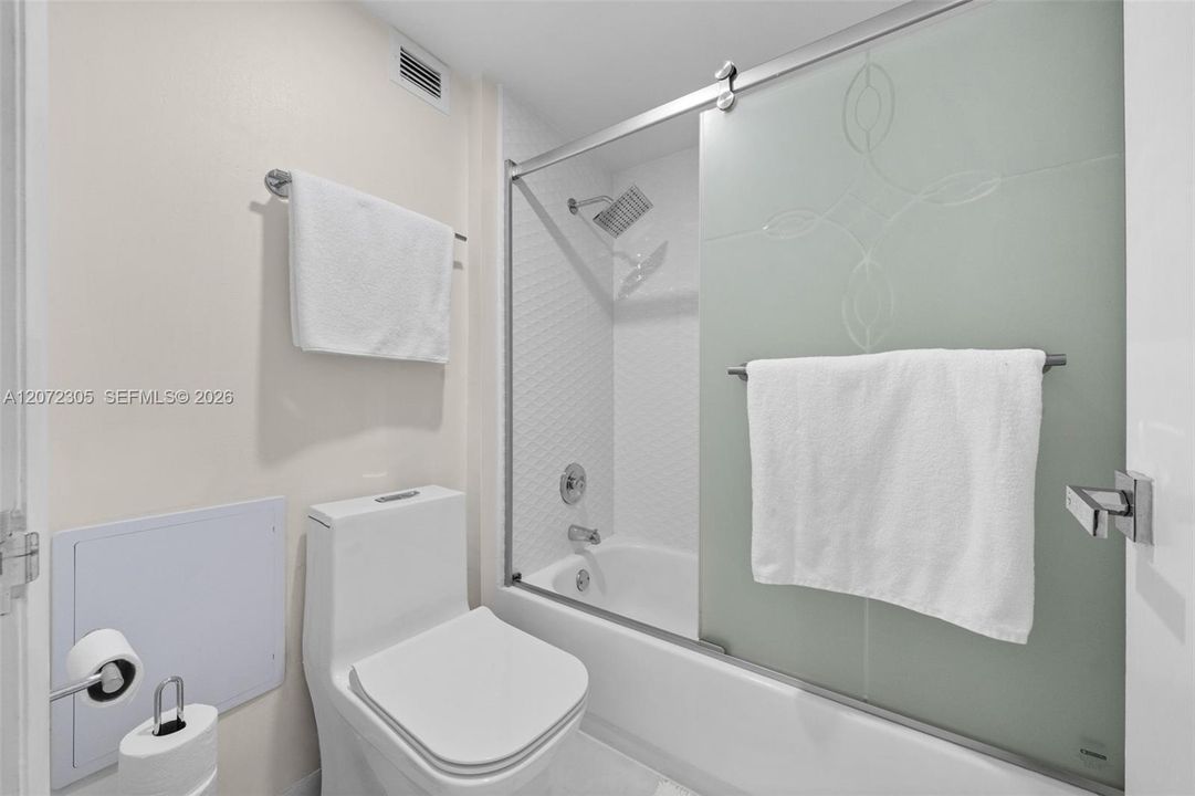 For Sale: $800,000 (0 beds, 1 baths, 760 Square Feet)