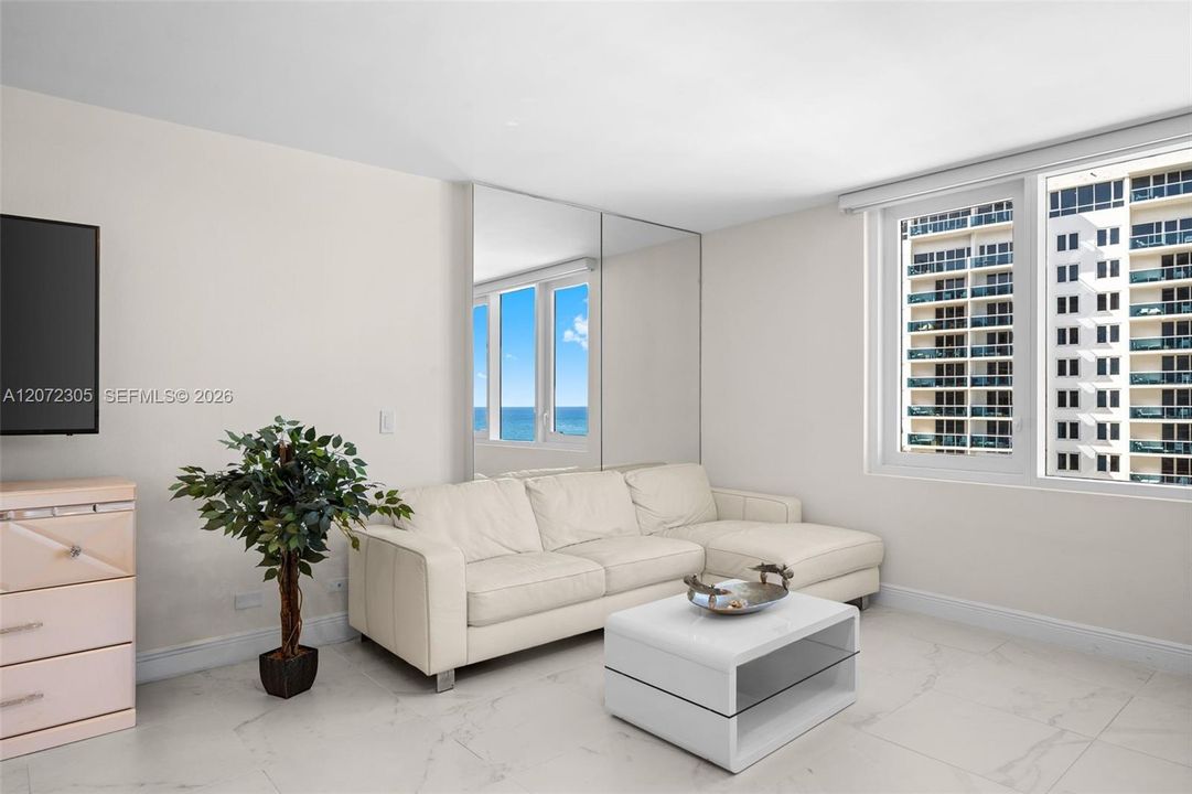 For Sale: $800,000 (0 beds, 1 baths, 760 Square Feet)
