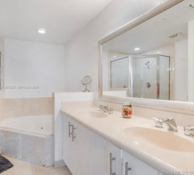 For Sale: $565,000 (2 beds, 2 baths, 1251 Square Feet)
