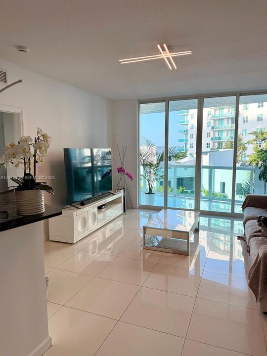For Sale: $565,000 (2 beds, 2 baths, 1251 Square Feet)