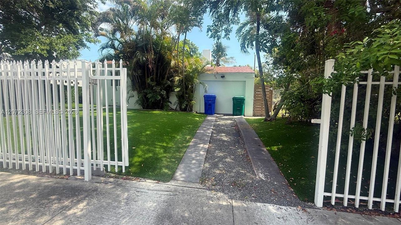 For Rent: $4,200 (3 beds, 2 baths, 1188 Square Feet)