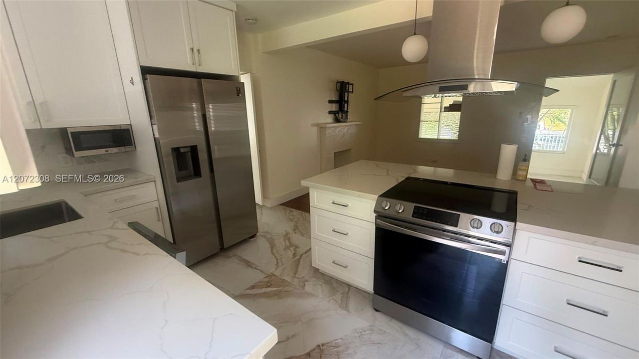 For Rent: $4,200 (3 beds, 2 baths, 1188 Square Feet)