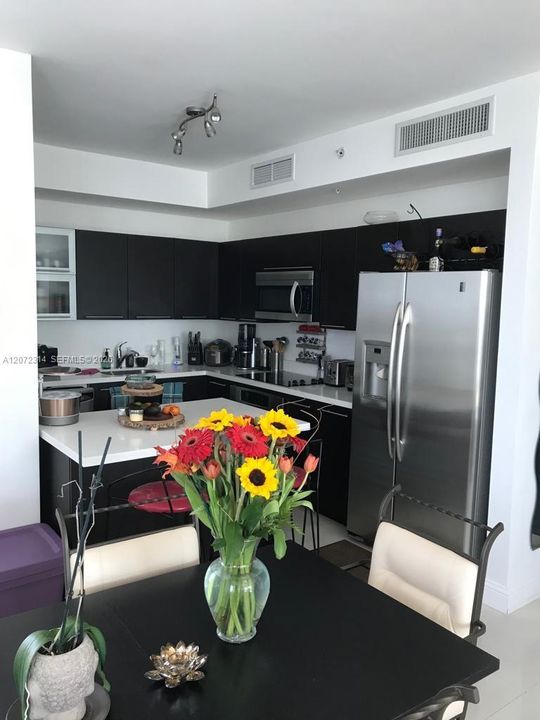 For Rent: $4,300 (2 beds, 2 baths, 1274 Square Feet)