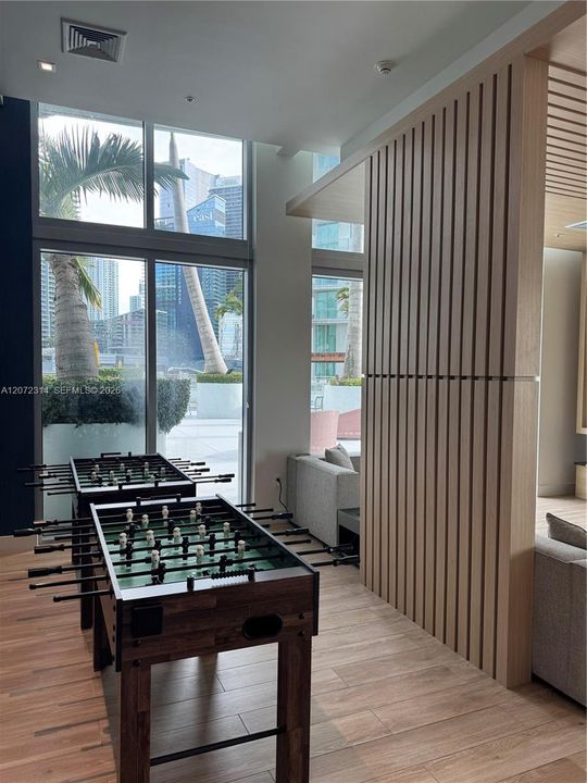 For Rent: $4,300 (2 beds, 2 baths, 1274 Square Feet)