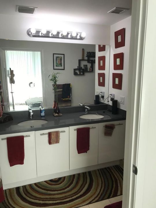 For Rent: $4,300 (2 beds, 2 baths, 1274 Square Feet)