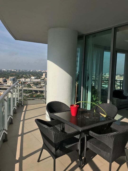 For Rent: $4,300 (2 beds, 2 baths, 1274 Square Feet)
